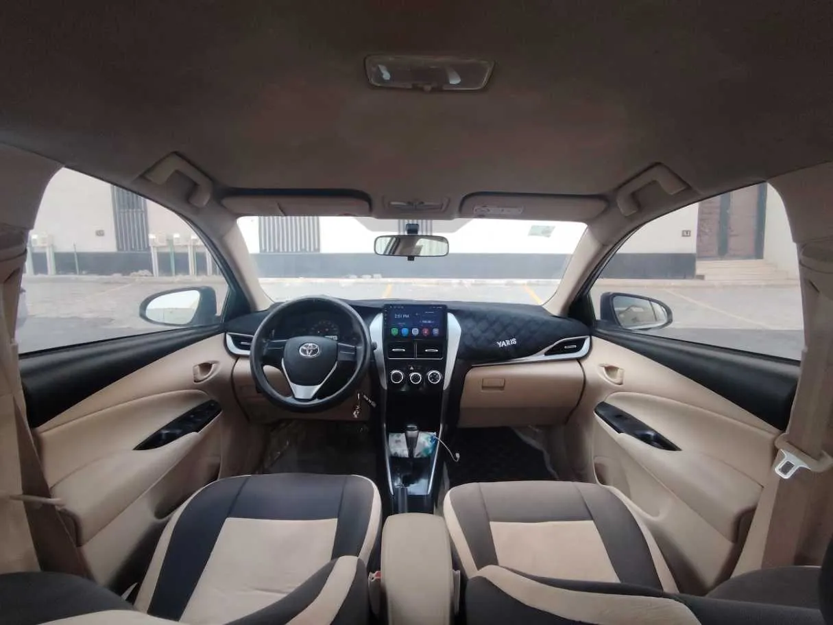 Car image 16