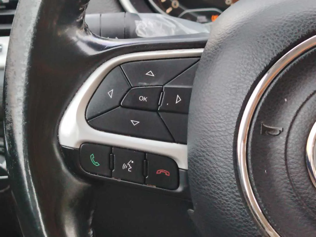 Car image 26