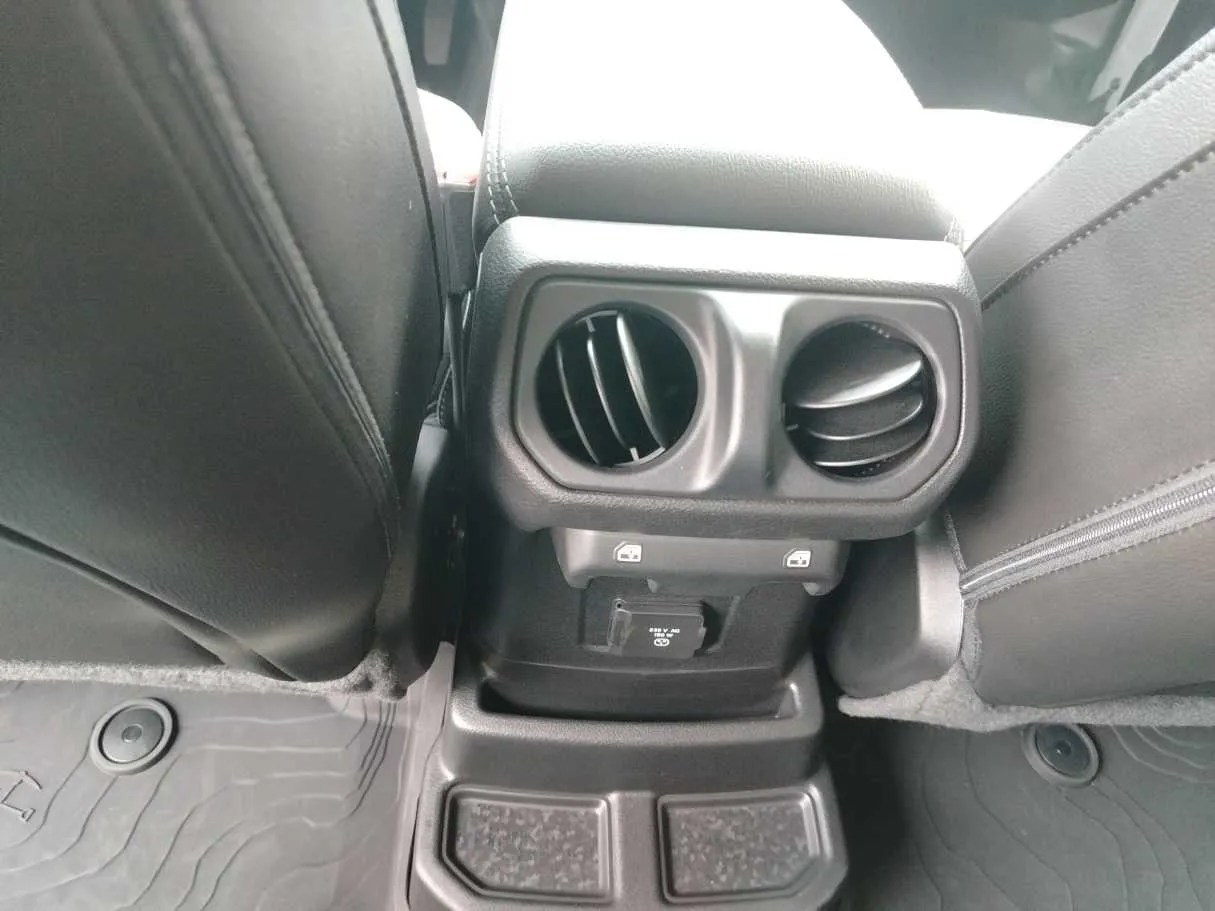Car image 40