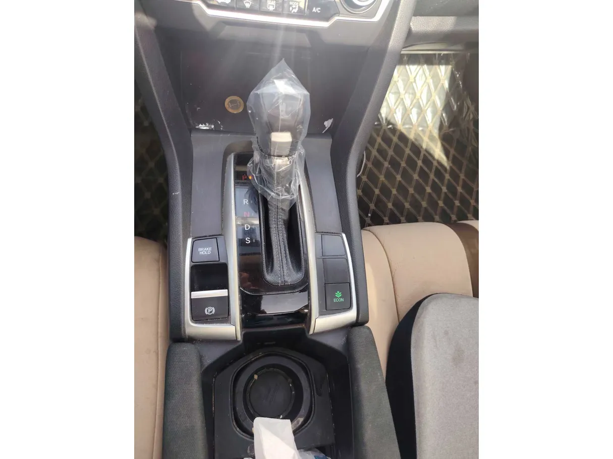 Car image 19