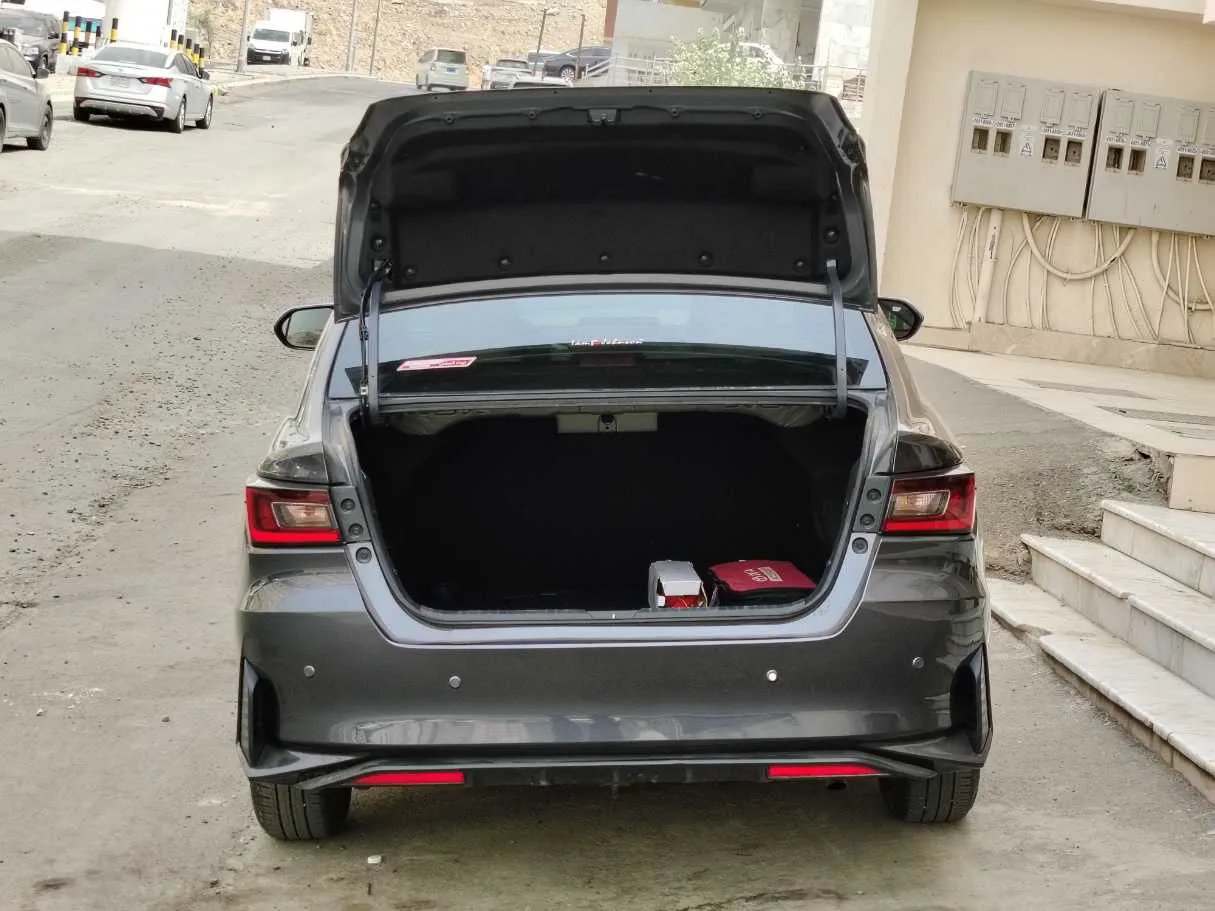 Car image 24