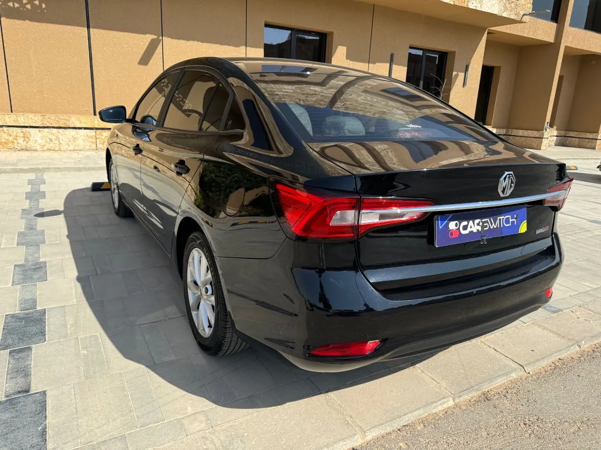 Car image 7