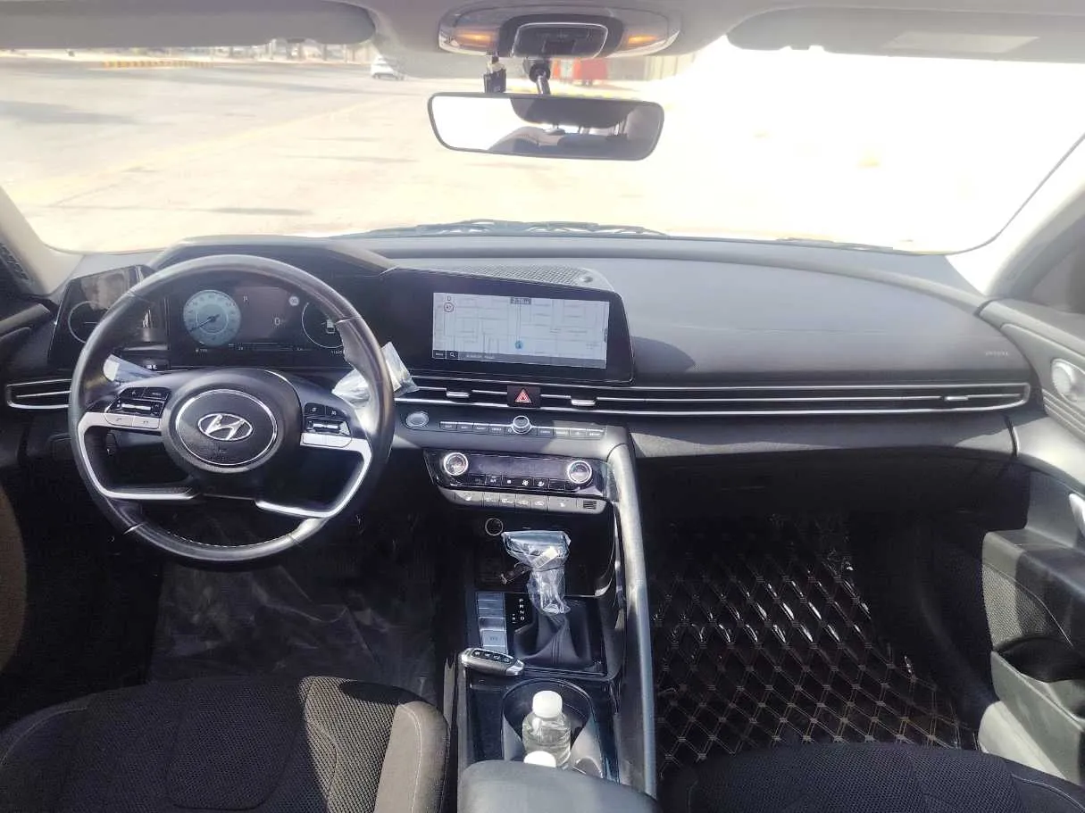 Car image 16