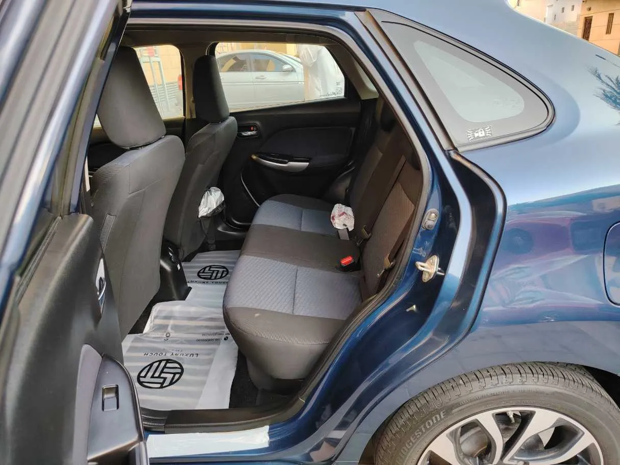 Car image 15