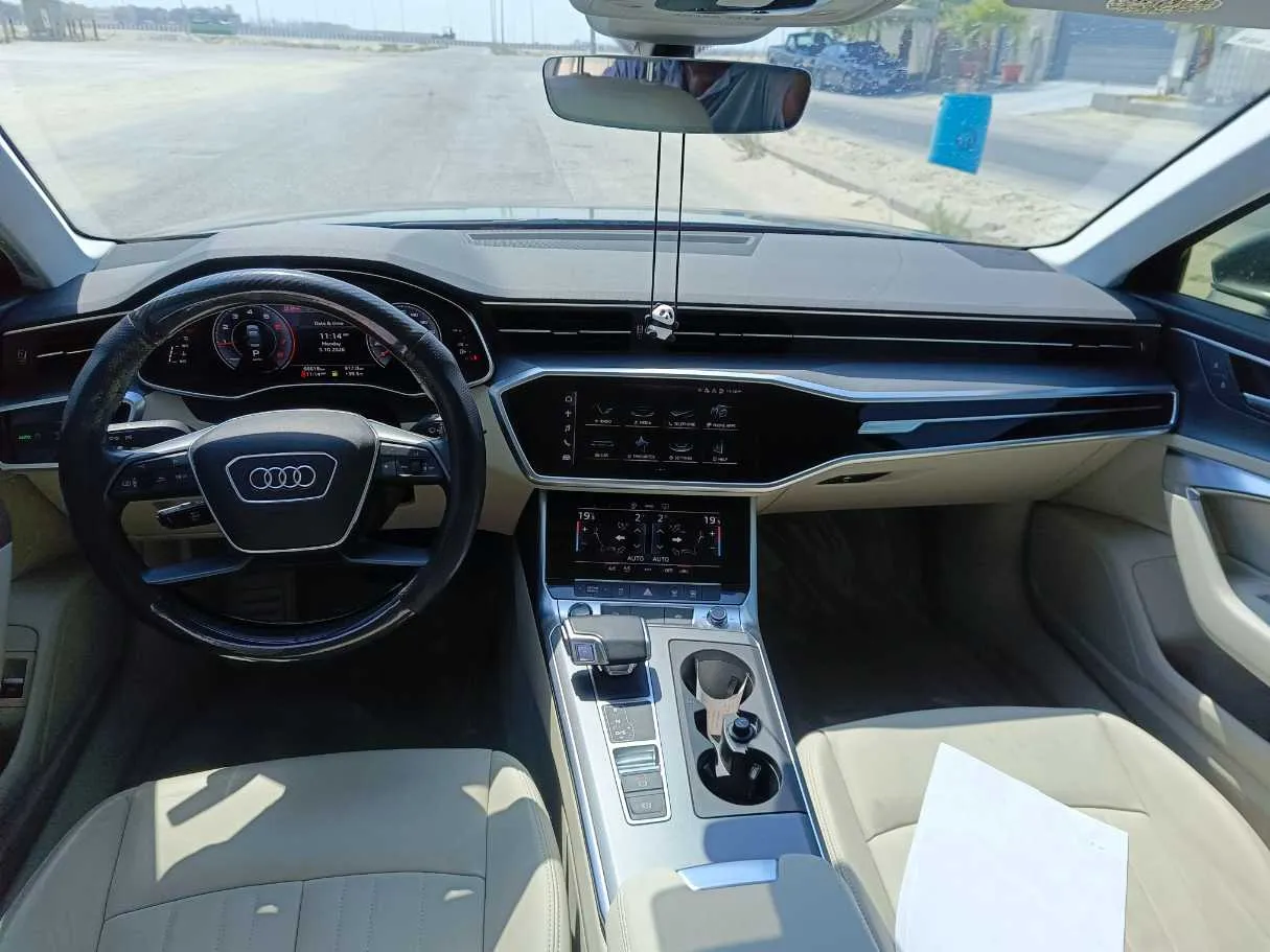 Car image 19