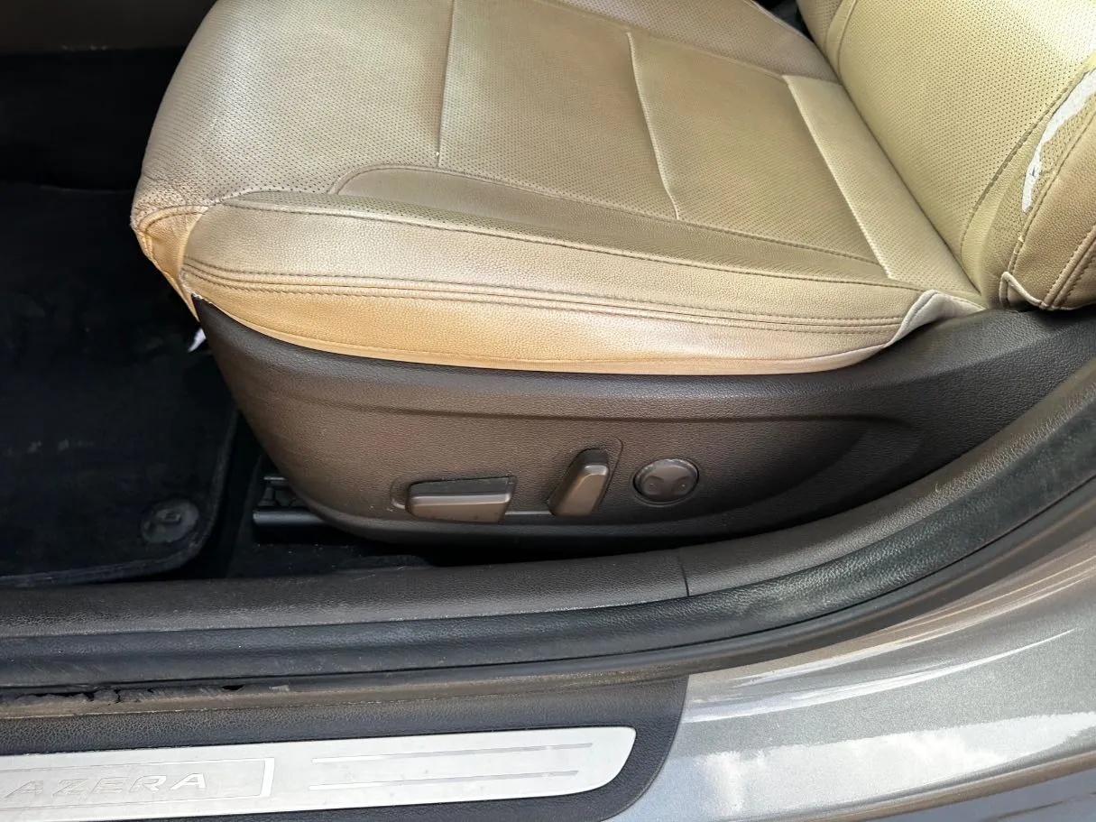 Car image 25