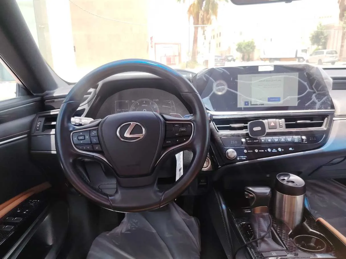 Car image 22