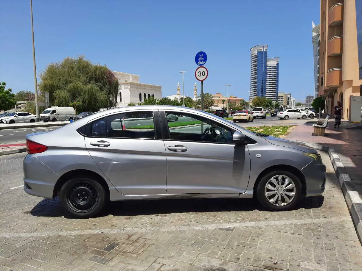 Car image 8