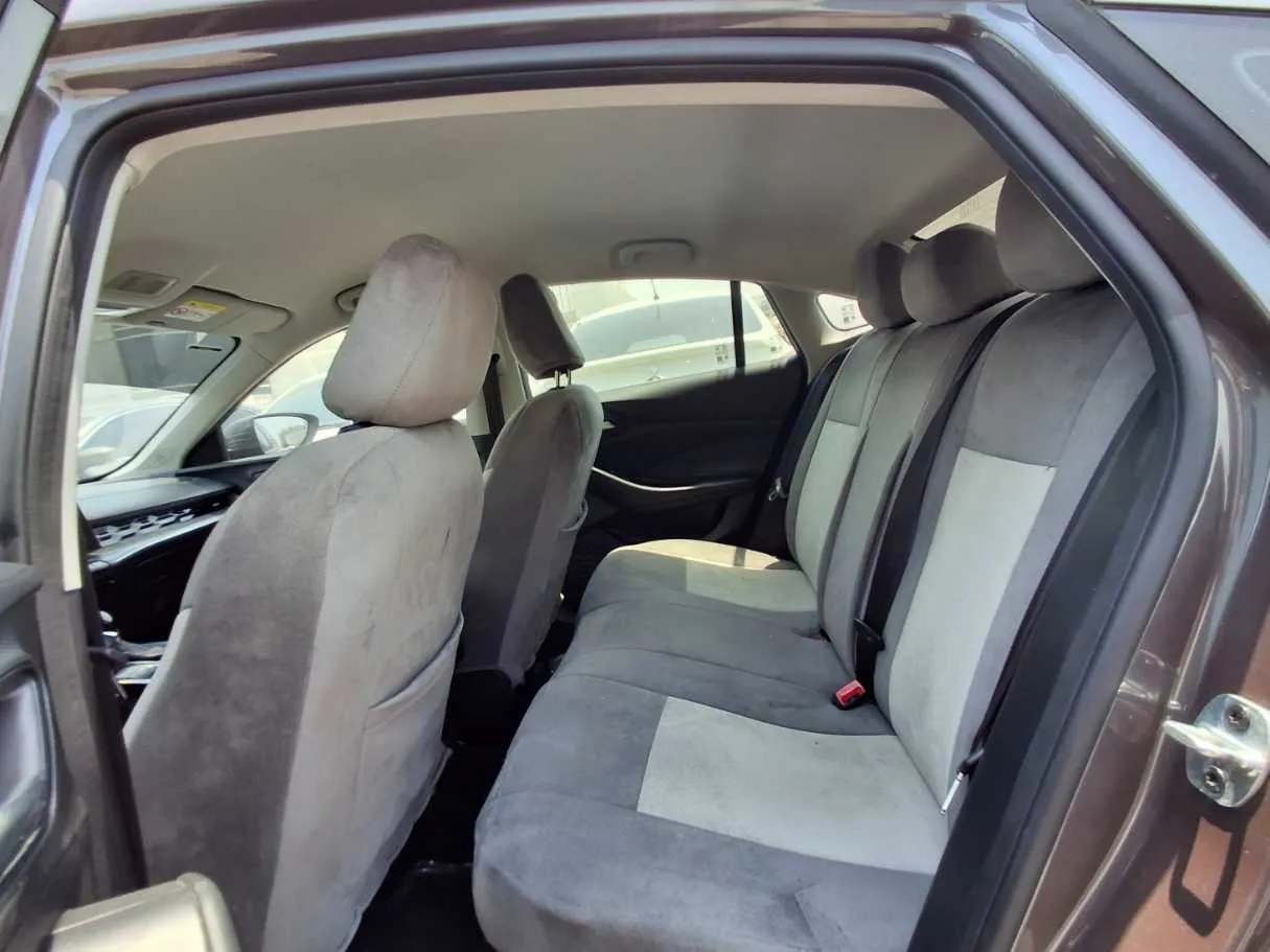 Car image 13