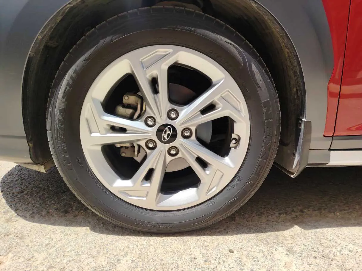 Car image 10