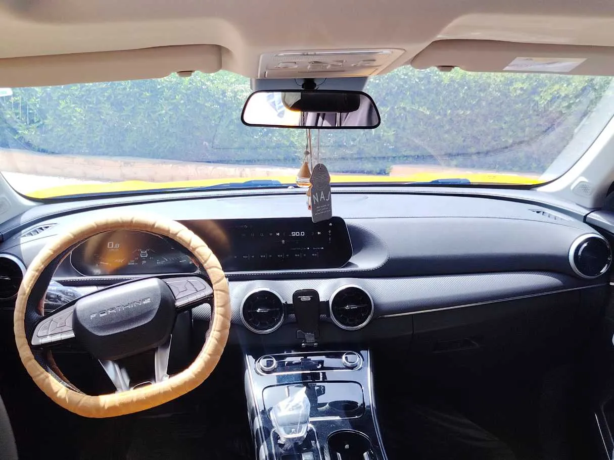 Car image 18