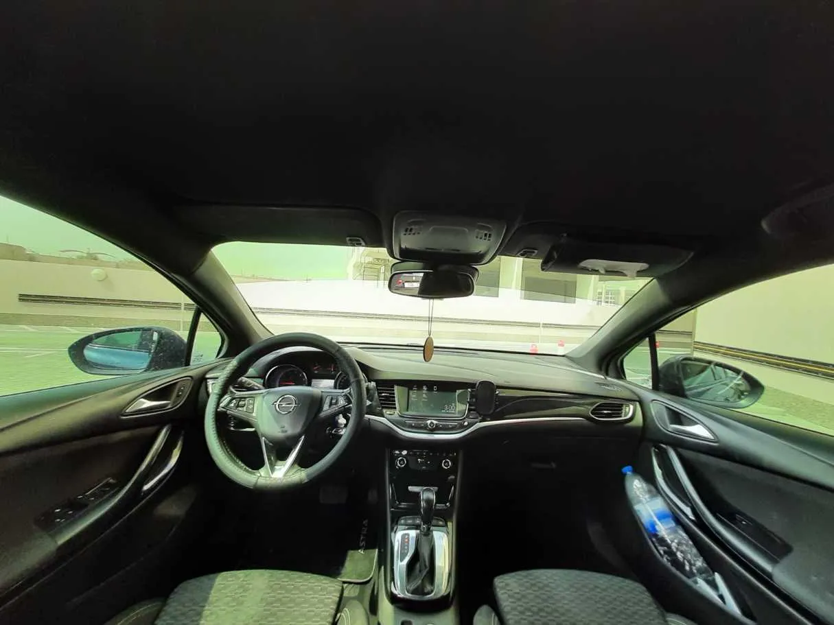Car image 14
