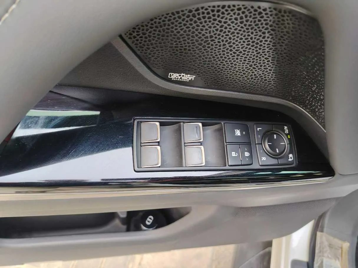 Car image 37
