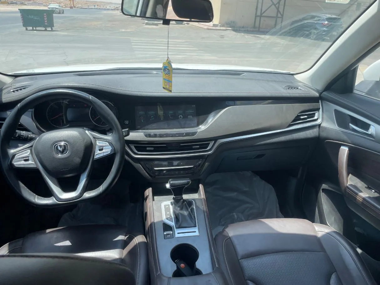 Car image 18