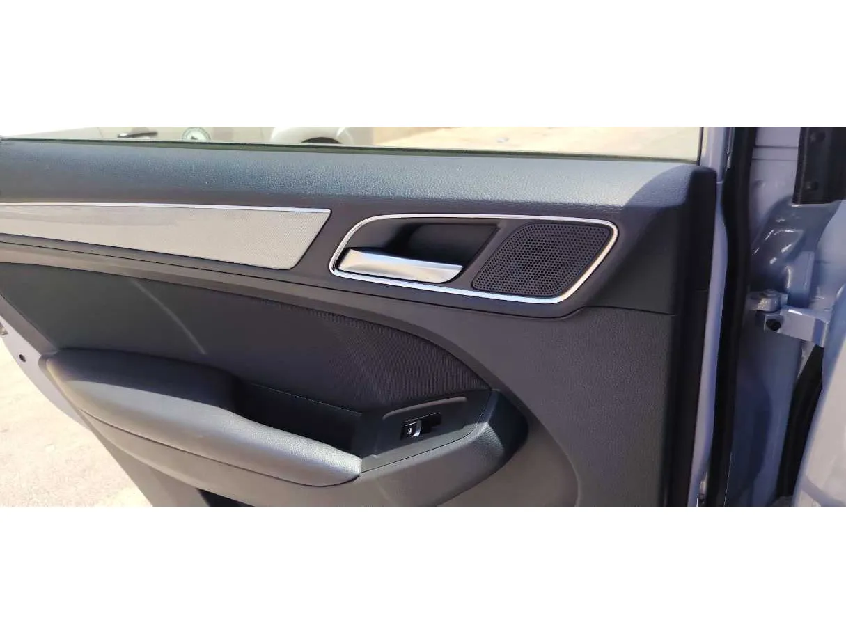 Car image 29