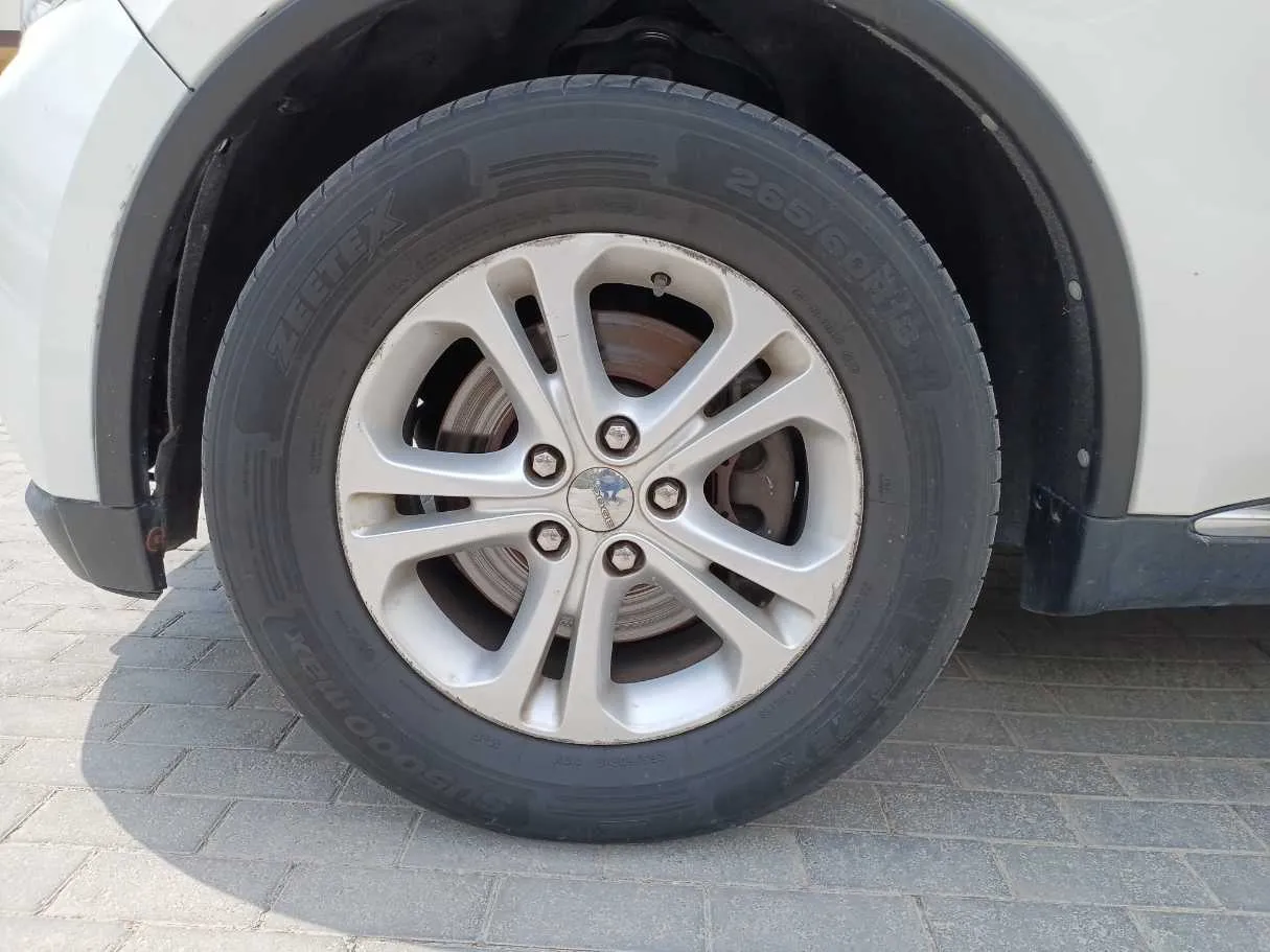 Car image 9