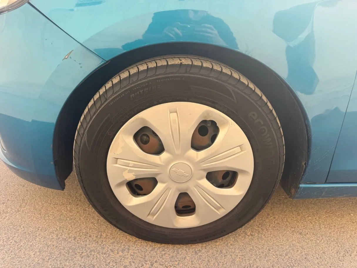 Car image 9