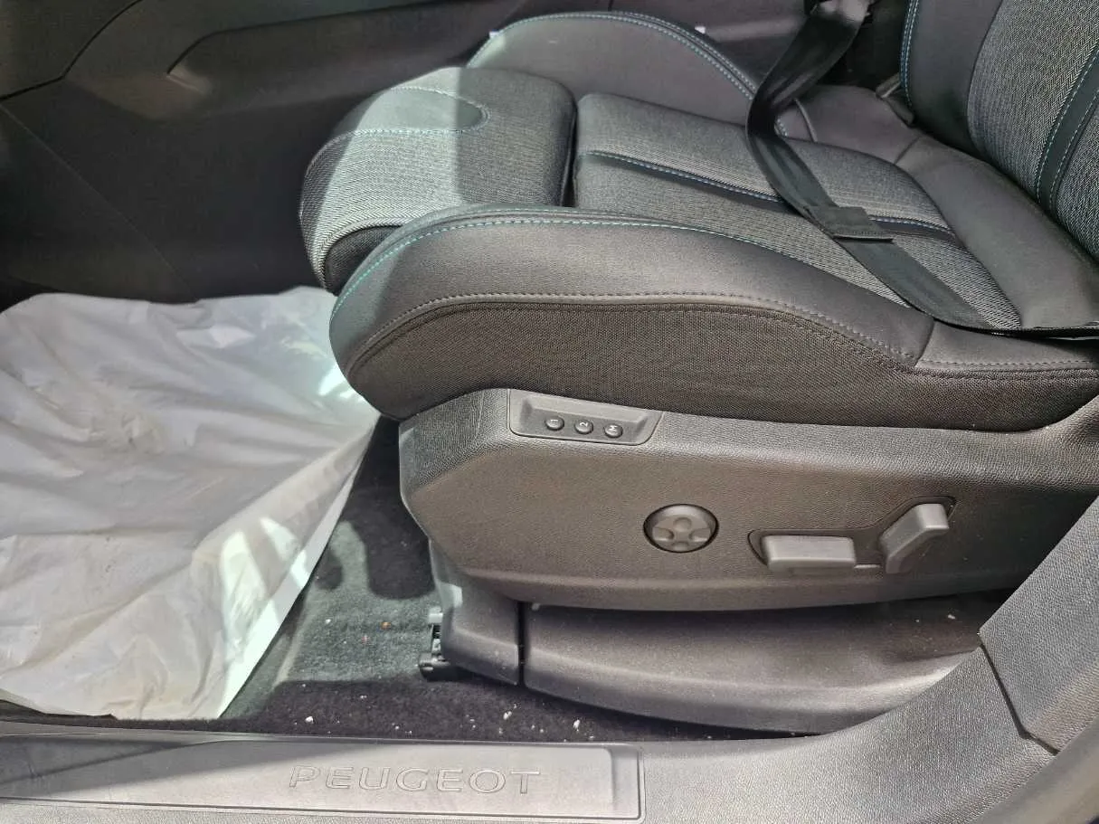 Car image 22