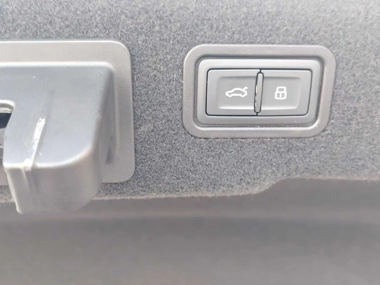 Car image 36