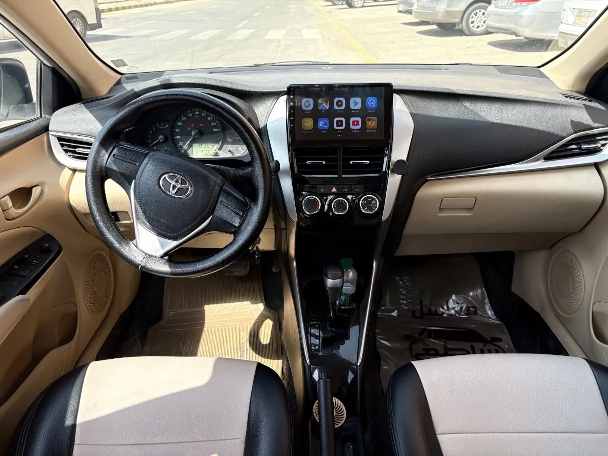 Car image 18