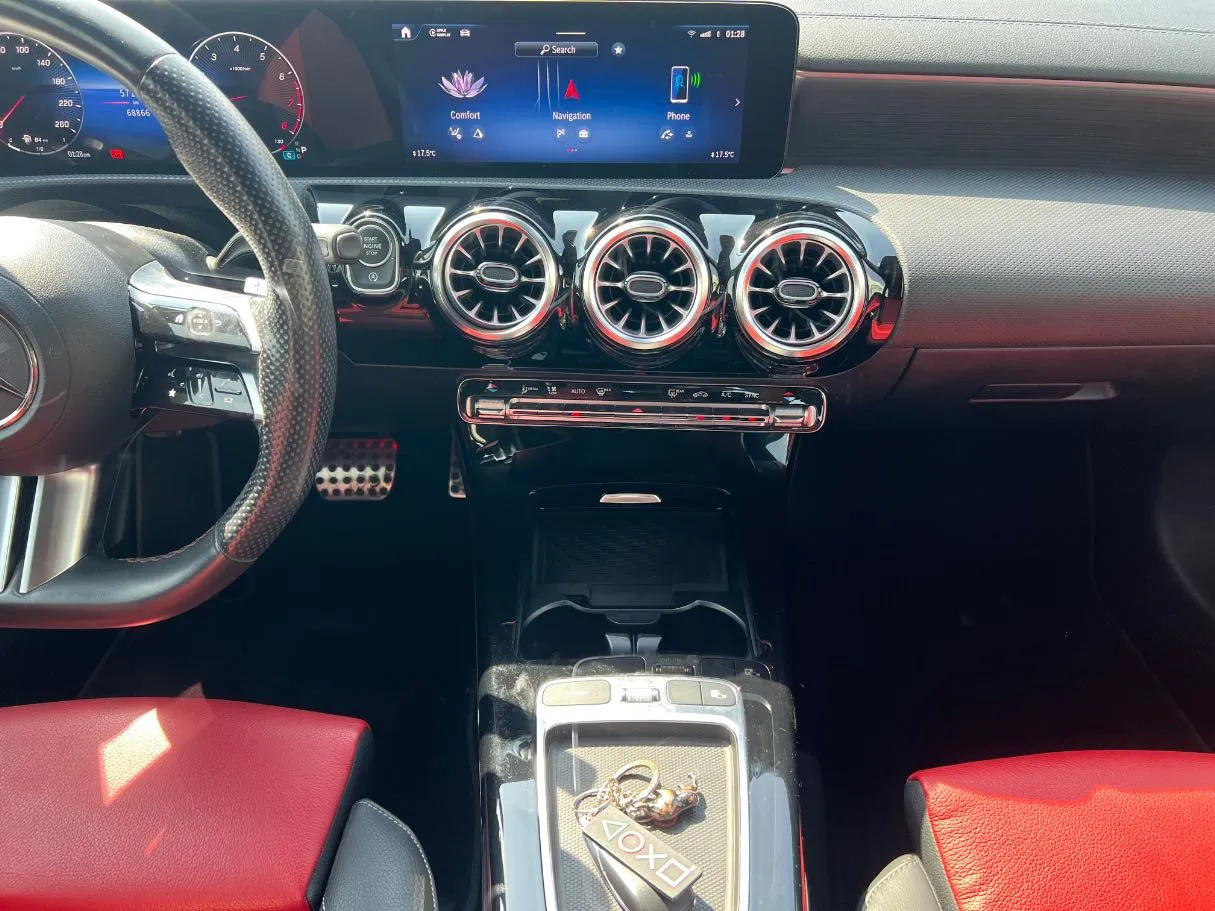 Car image 17