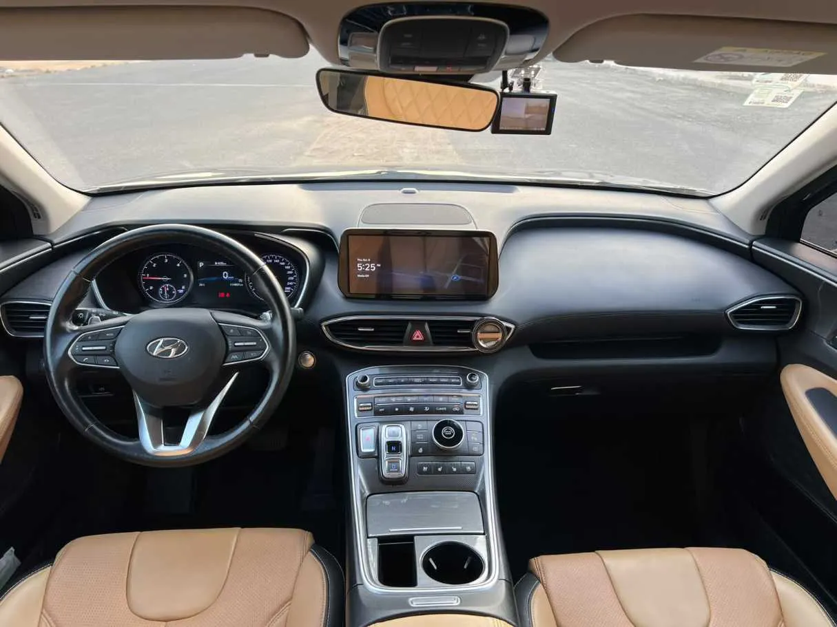 Car image 16