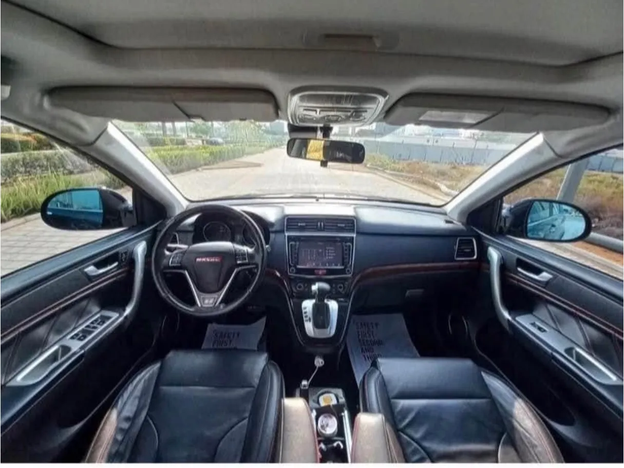 Car image 5