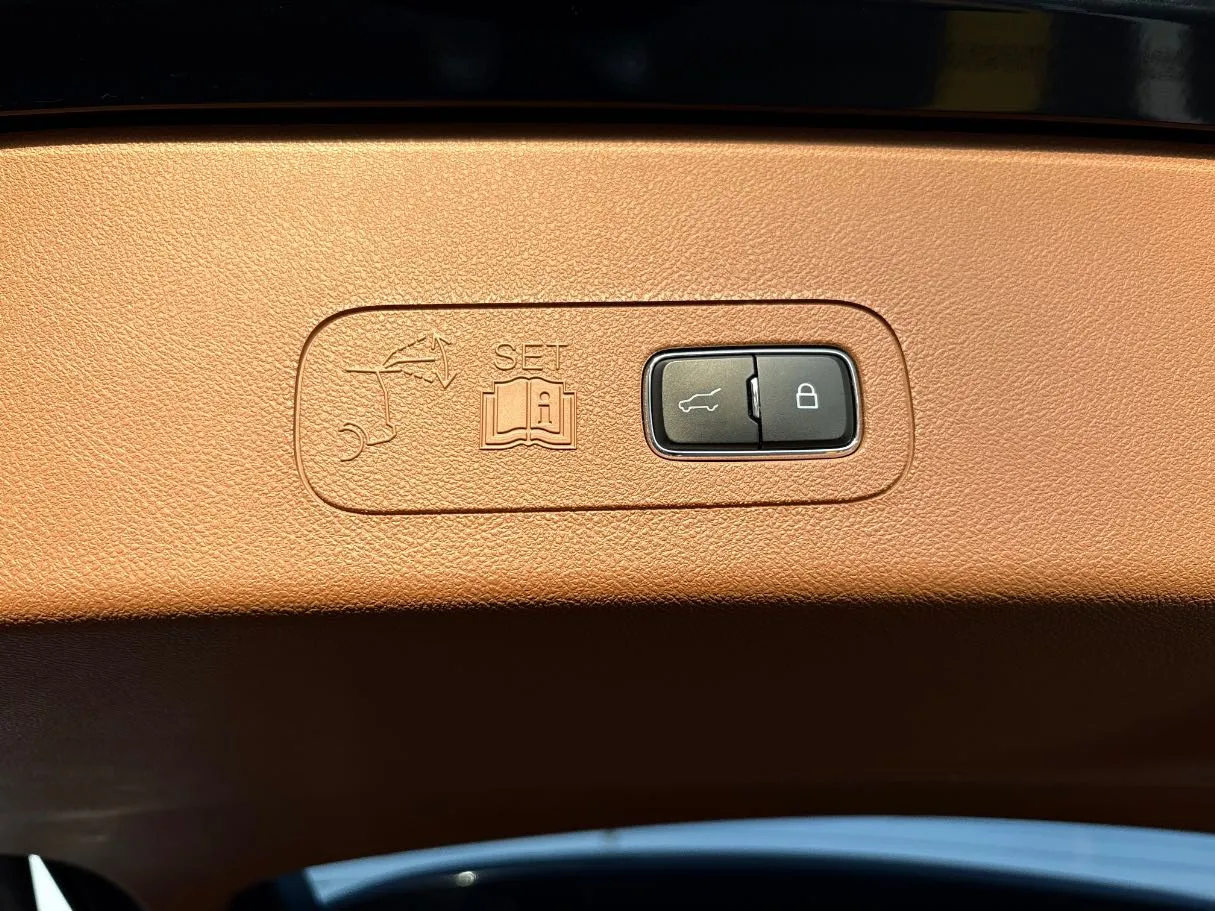 Car image 32