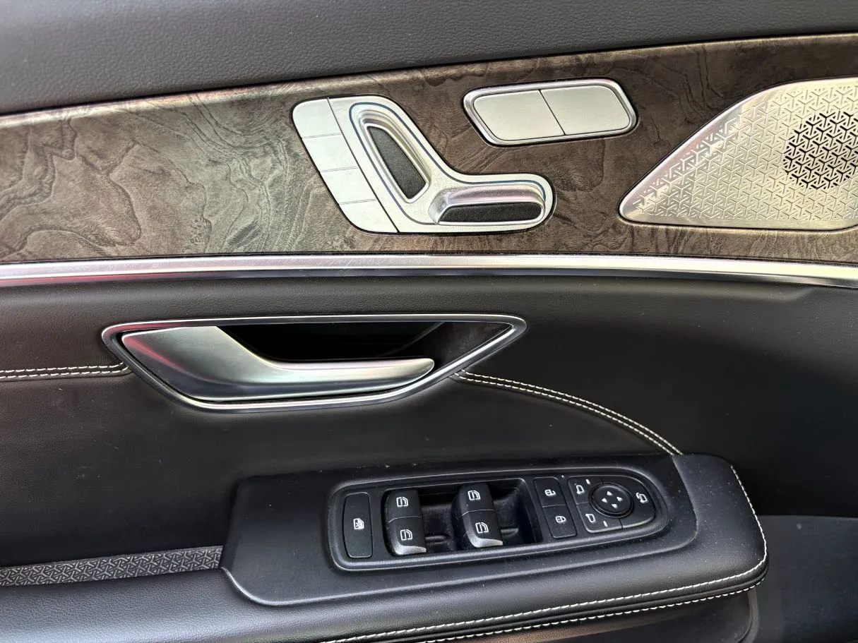 Car image 22