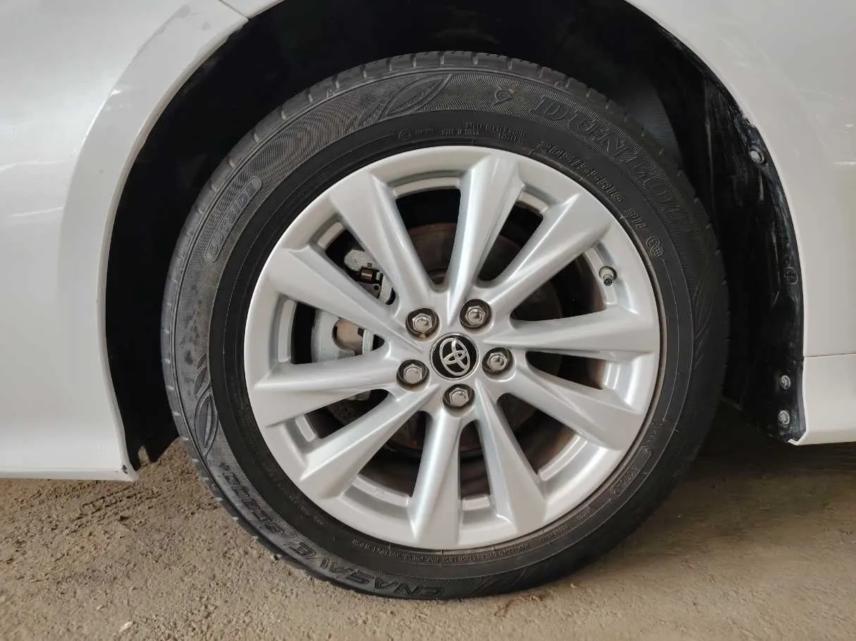 Car image 10