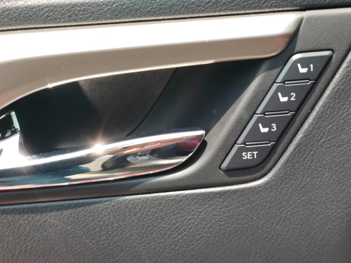 Car image 36