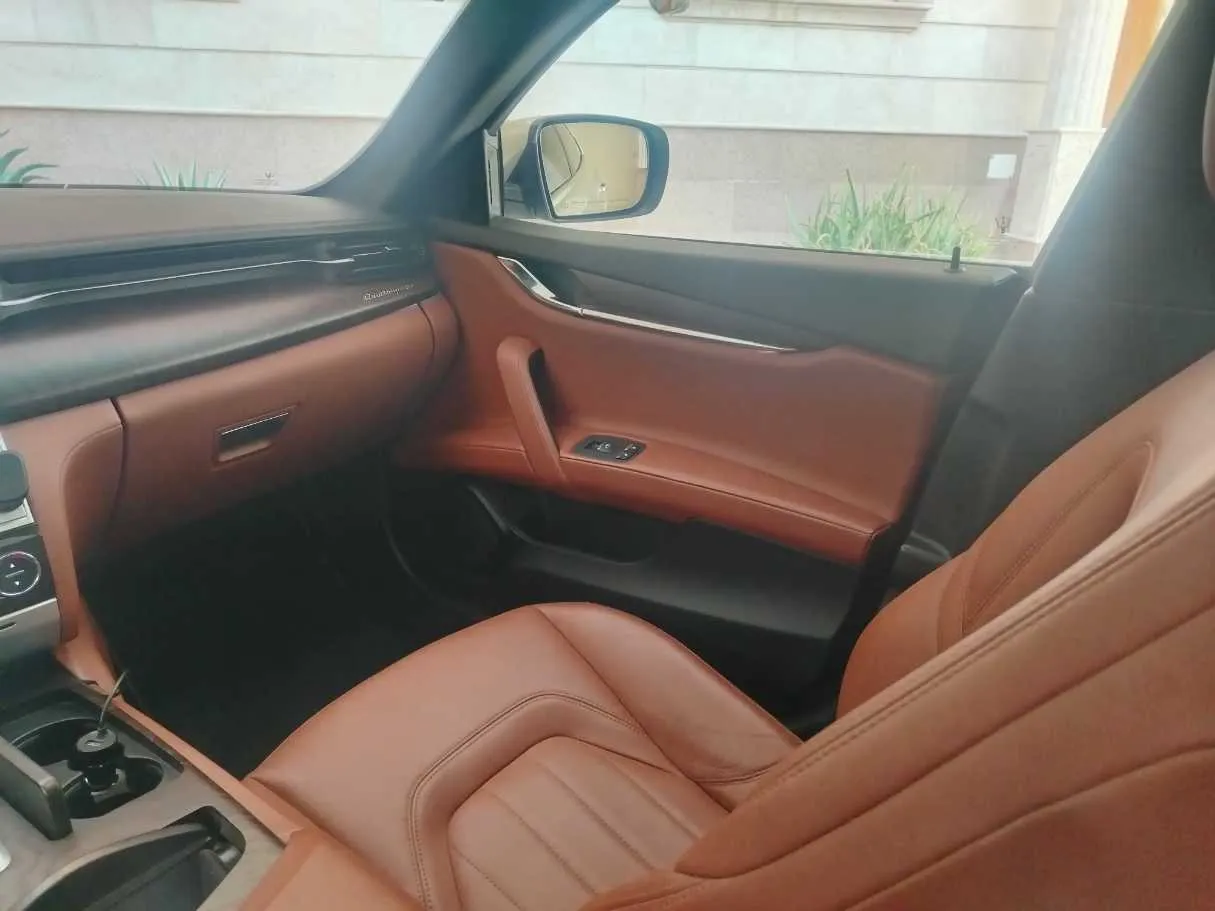 Car image 32