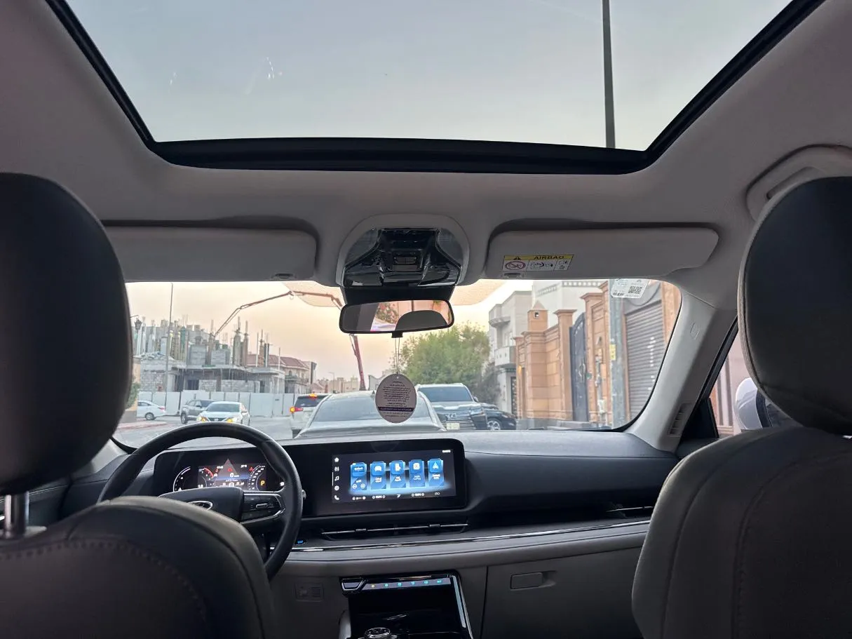 Car image 14