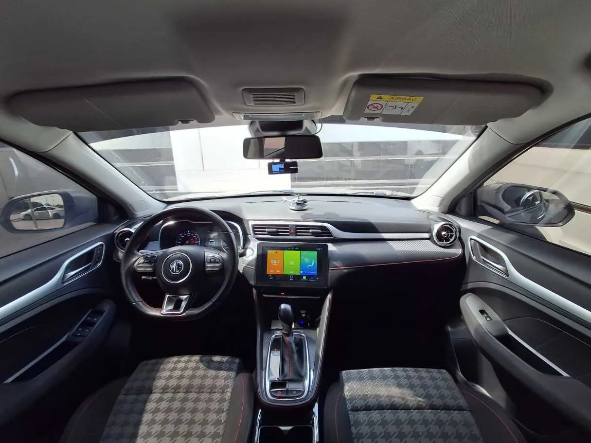 Car image 18