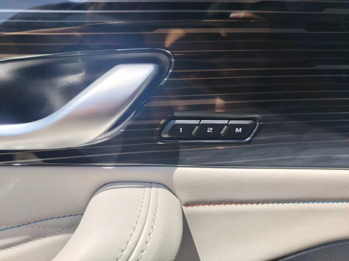 Car image 29