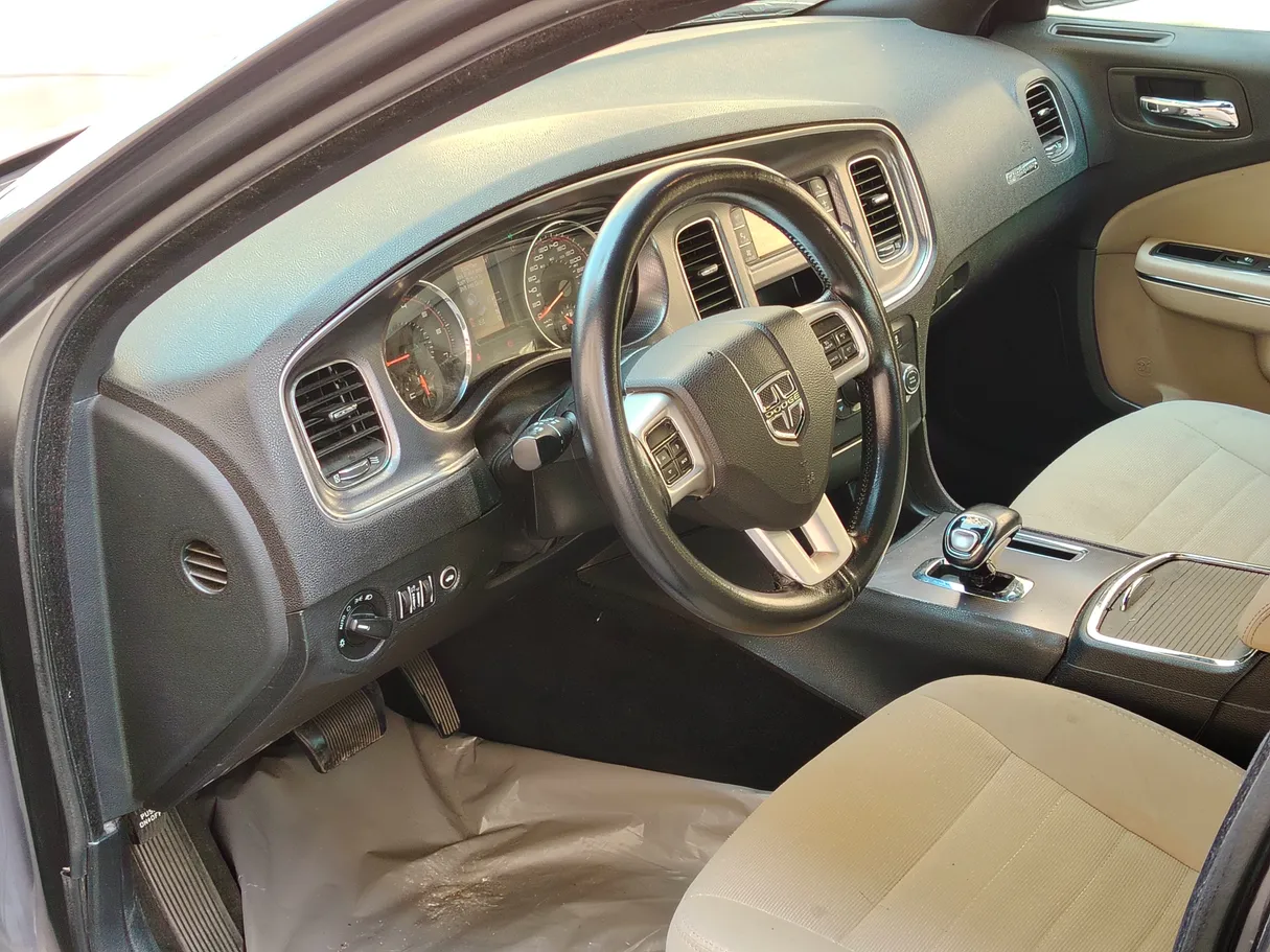 Car image 12