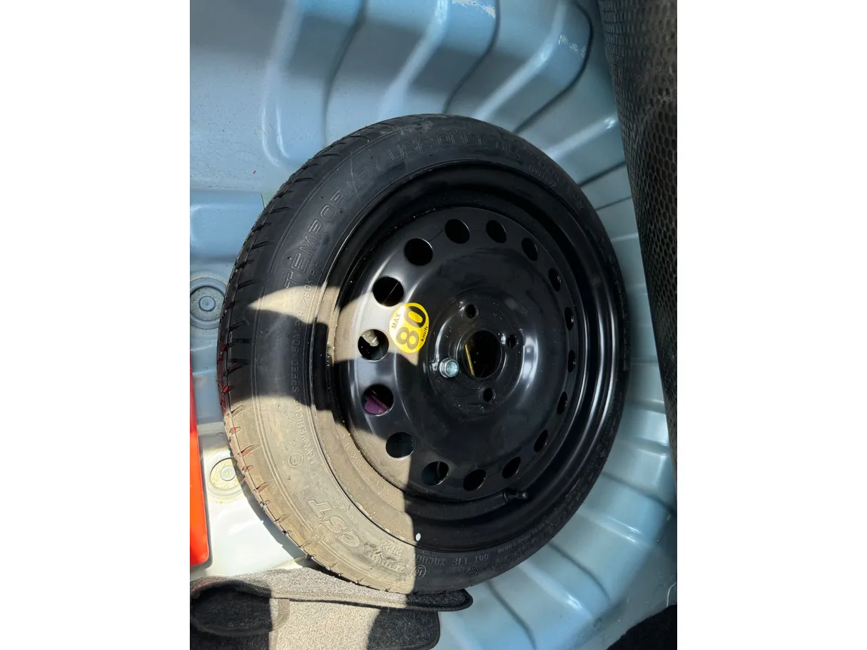 Car image 23
