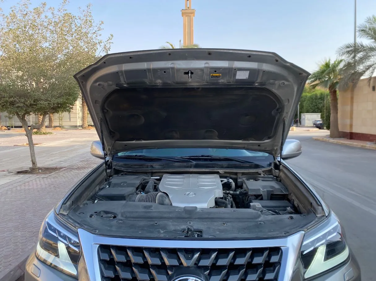 Car image 30