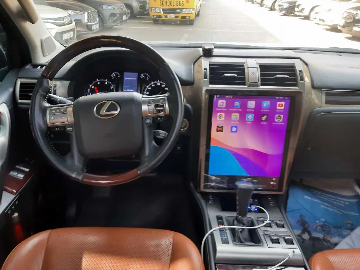 Car image 16
