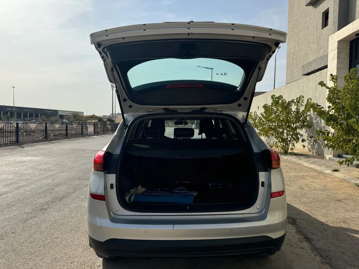 Car image 21