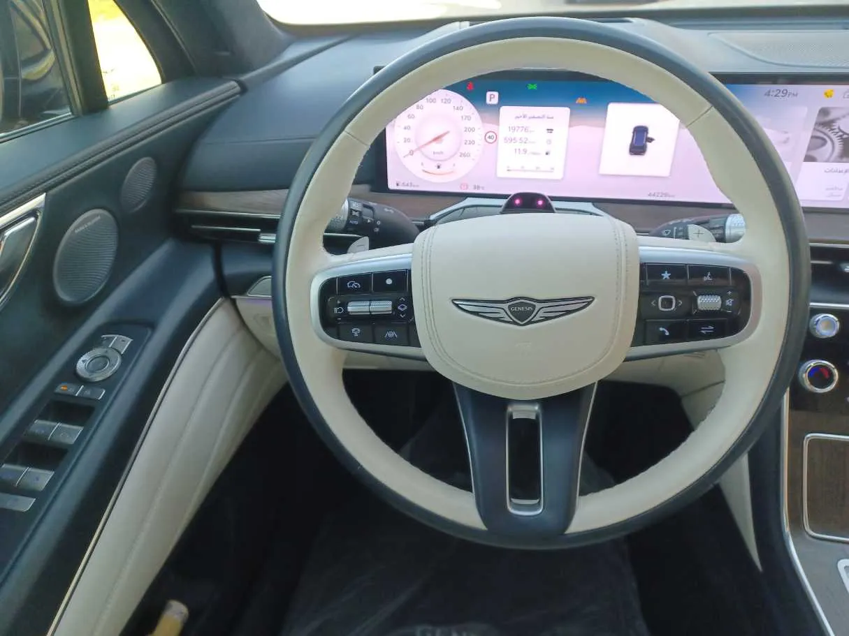 Car image 16