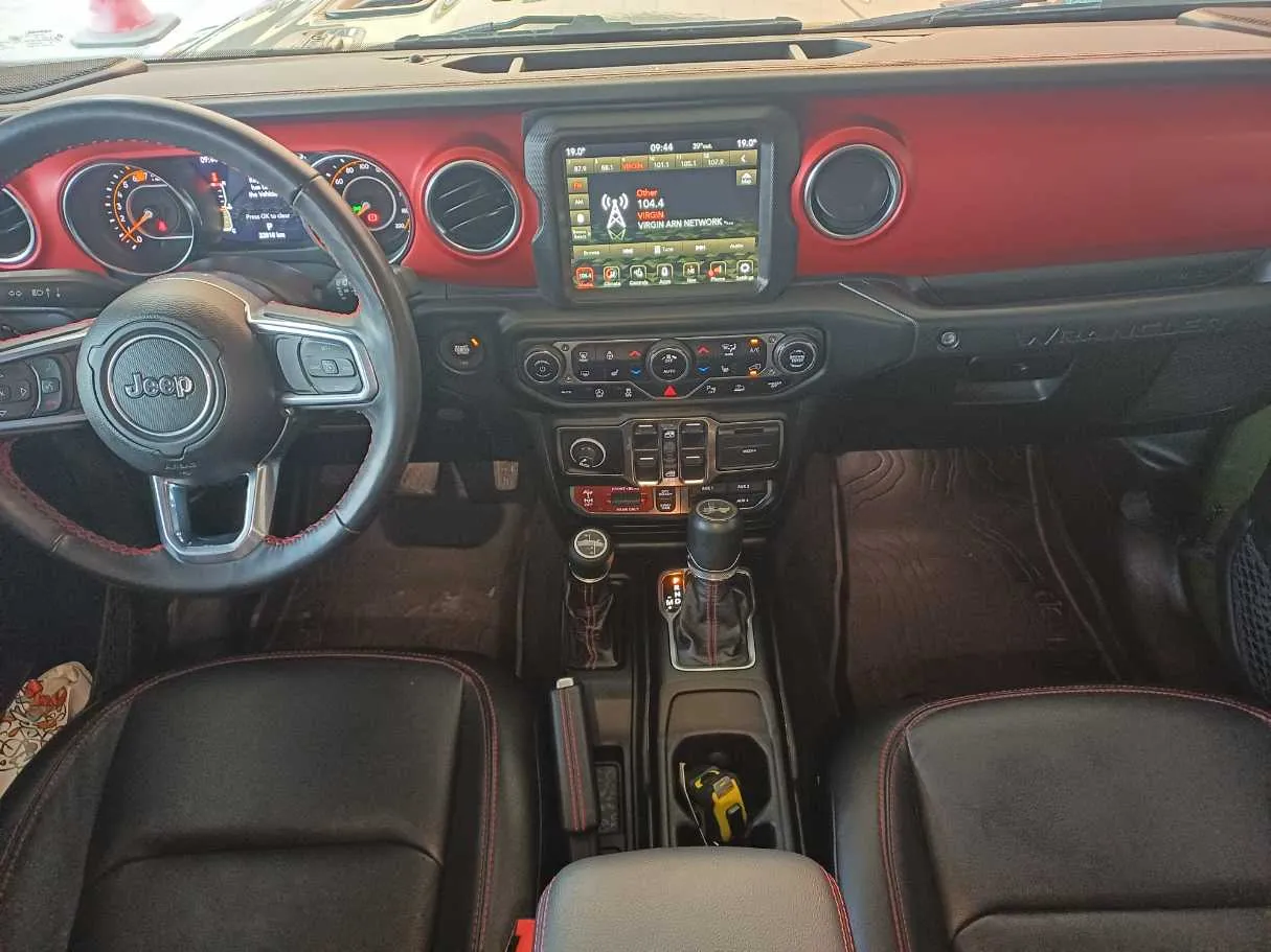Car image 15