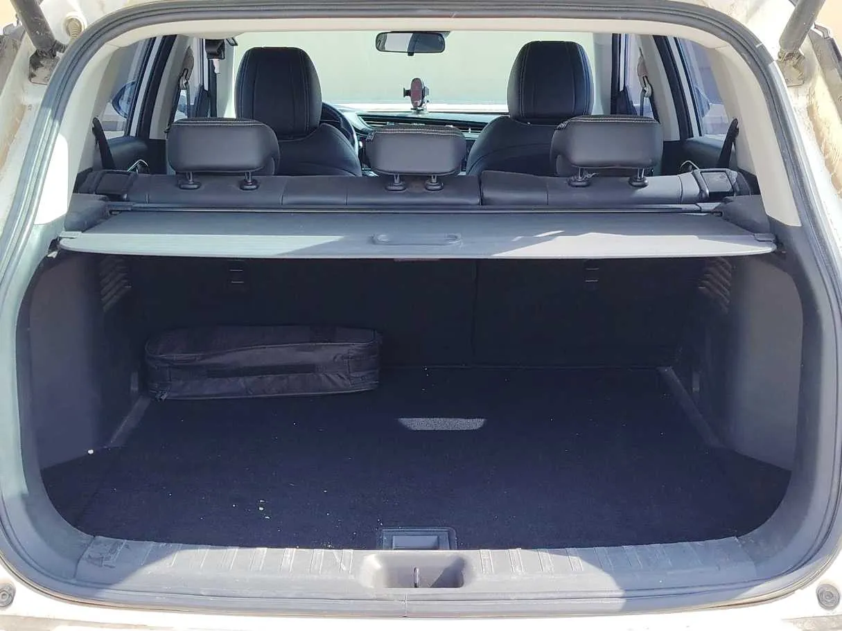 Car image 27