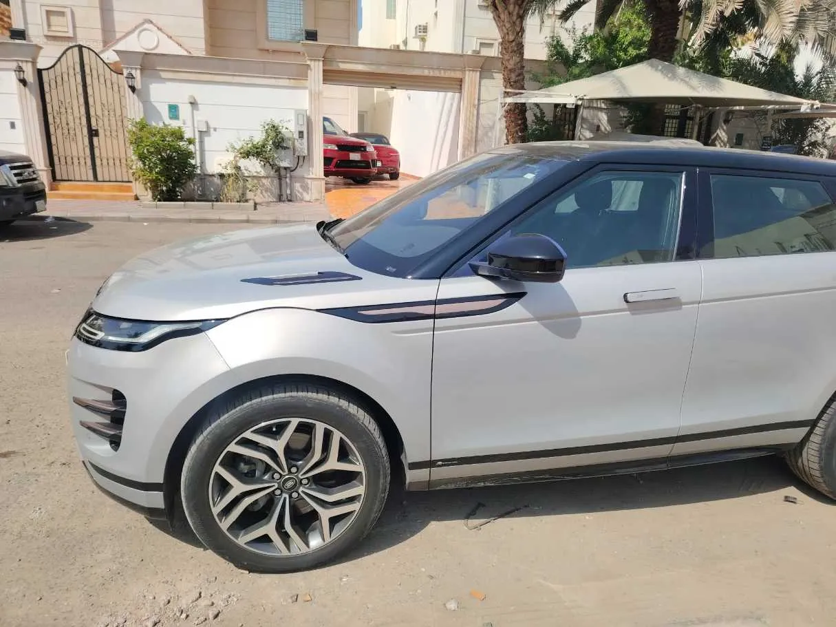 Car image 9