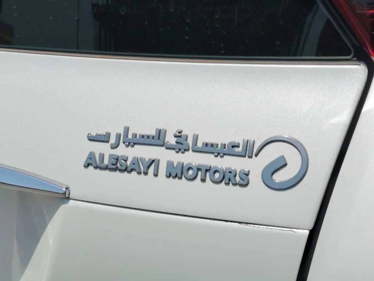 Car image 30
