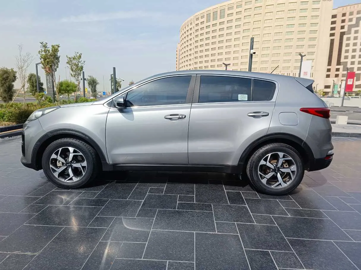 Car image 8