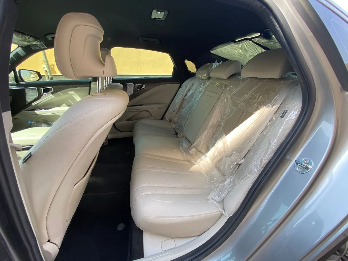 Car image 13