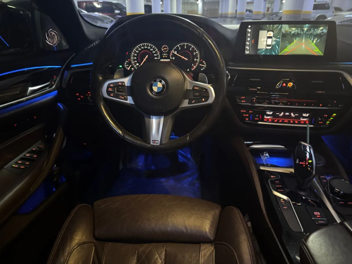 Car image 18