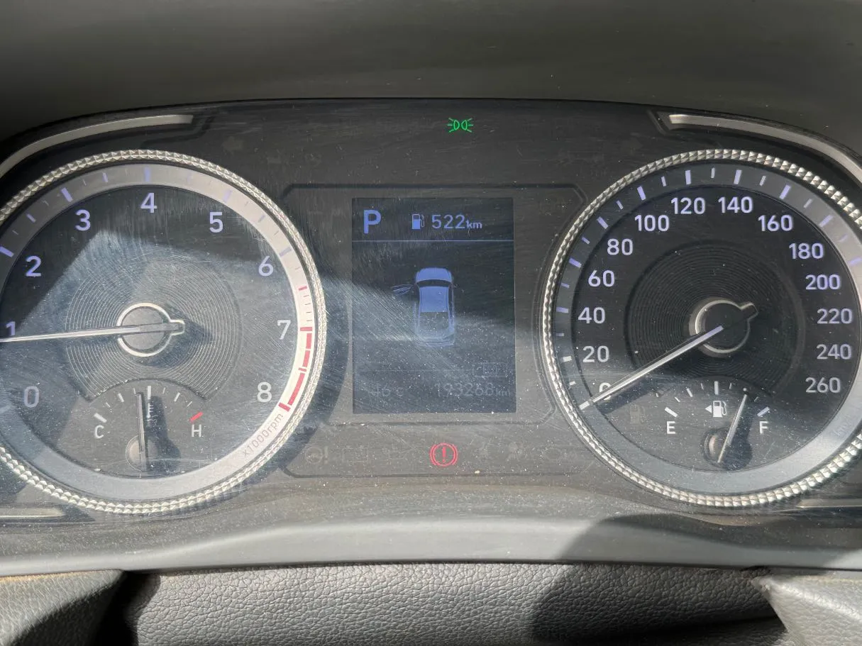 Car image 18