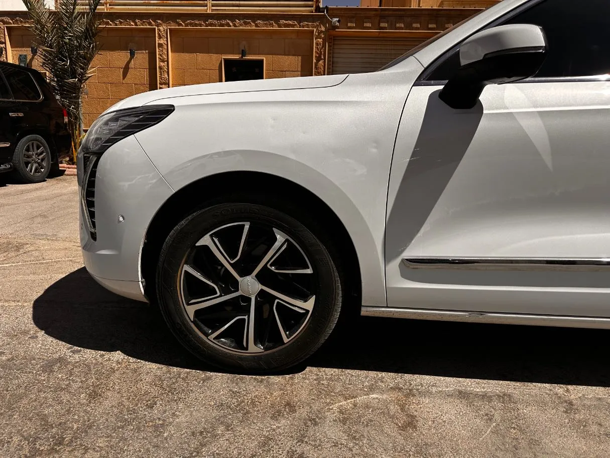Car image 9